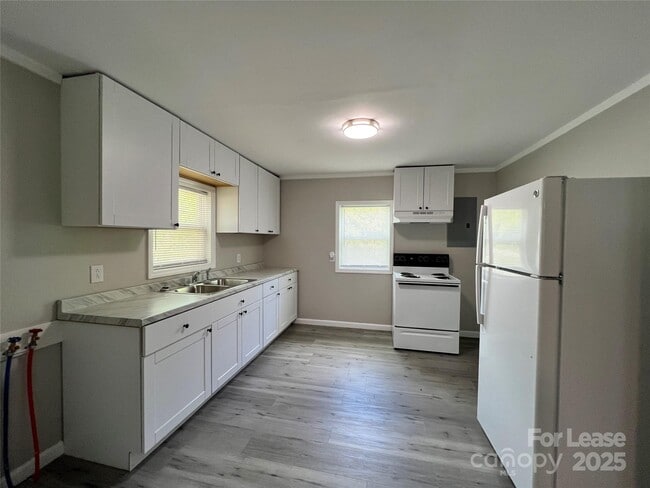 Building Photo - 303 Talley St