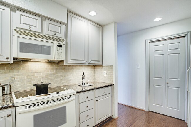 Building Photo - 5220 Weslayan St