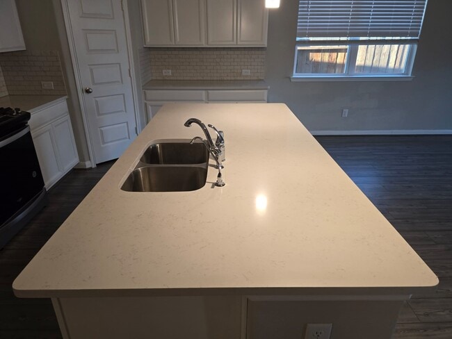 Building Photo - 6923 Lebec Dr