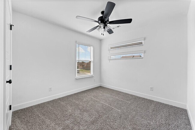 Building Photo - 2070 Wildflower Dr