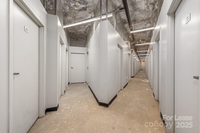 Building Photo - 5425 Closeburn Rd