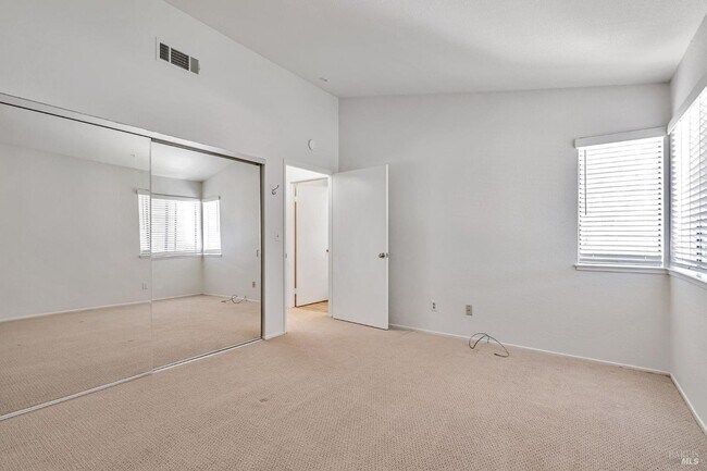 Building Photo - 21 Woodstock Ct