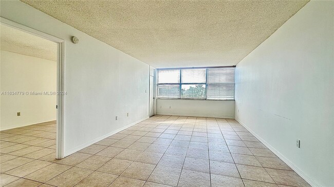 Building Photo - 1200 NE Miami Gardens Dr