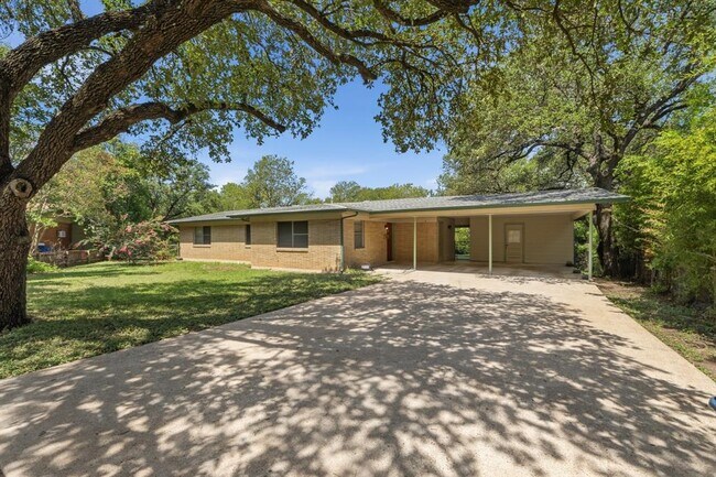 Building Photo - 2414 Havenside Dr