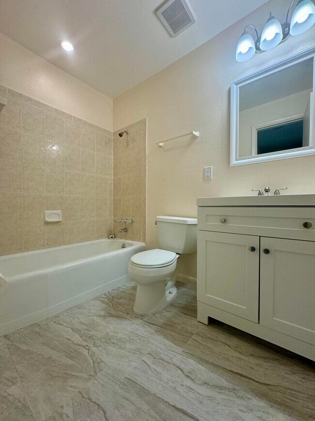 Building Photo - 970 Butia St