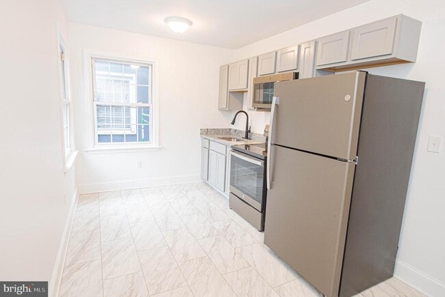 Building Photo - 308 N Division St