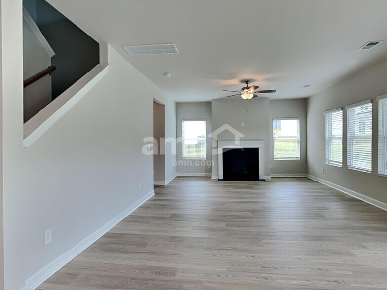 Building Photo - 303 Granby Trl