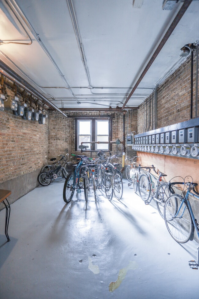 Building Photo - 2113 N Mozart St