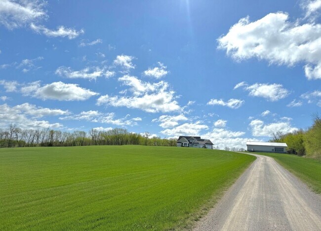 Building Photo - MUST SEE!  Gorgeous - Fully Furnished - New Construction Home in Delano.  No Detail Left To Be De...