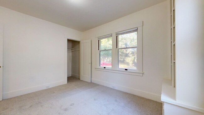 Building Photo - Bright Country Three Bedroom One Bathroom ...