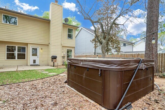 Building Photo - 2 Firewillow Pl