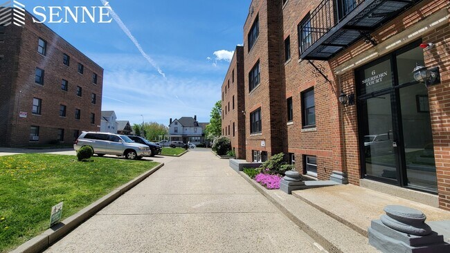 Primary Photo - 6 Sherborn Ct