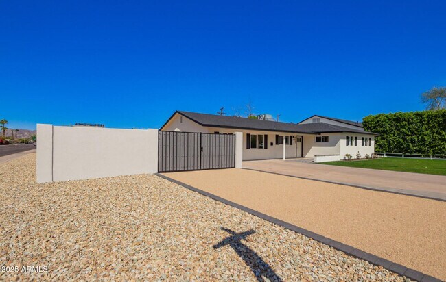 Building Photo - 4402 E Mitchell Dr
