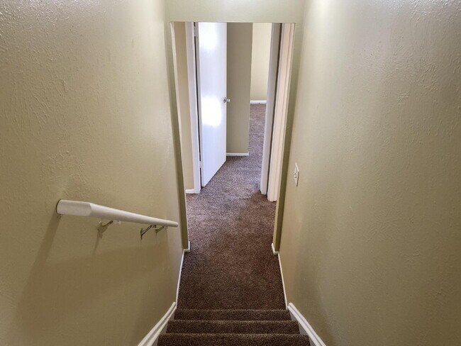 Building Photo - "Charming 3-Bed Oasis with 2 Full Baths in...
