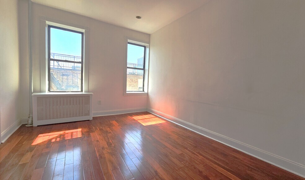 Building Photo - 20 Magaw Pl
