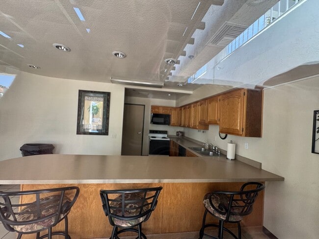 Building Photo - Palm Colony End Unit | Resort Living Included!