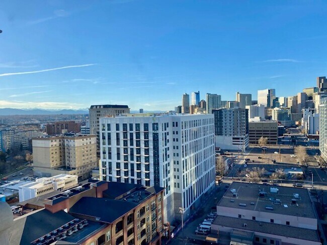 Building Photo - 300 W 11th Ave