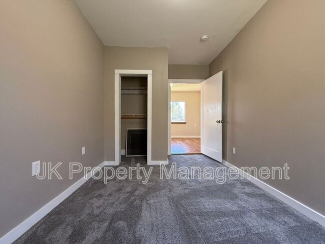 Building Photo - 701 8th Ave S