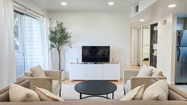 Building Photo - 525 S 900 E