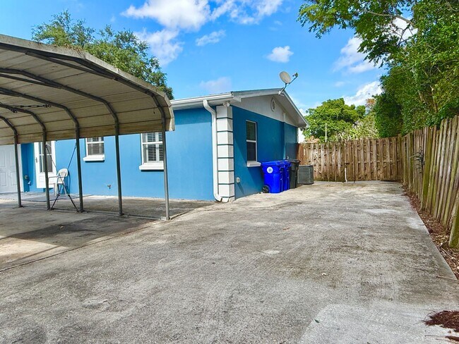 Building Photo - 1835 42nd Ave