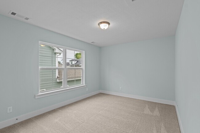 Building Photo - 707-p707 Ronaldsay Rd