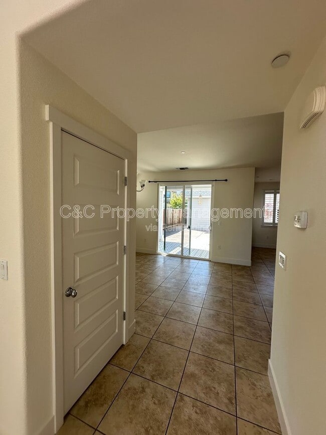 Building Photo - 15042 Breckinridge Ave