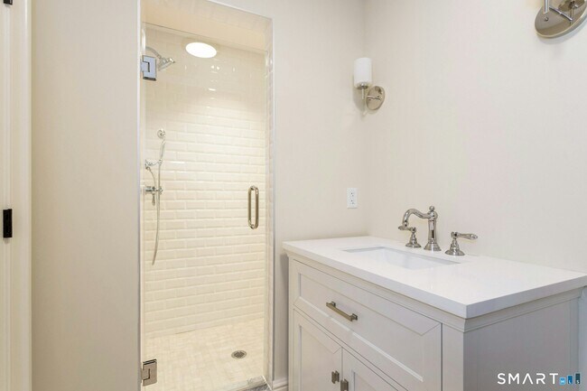 Building Photo - 46 Cook Rd