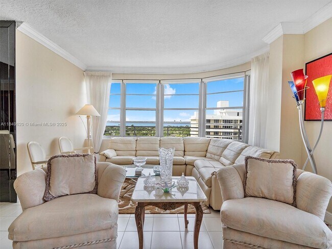 Building Photo - 5555 Collins Ave