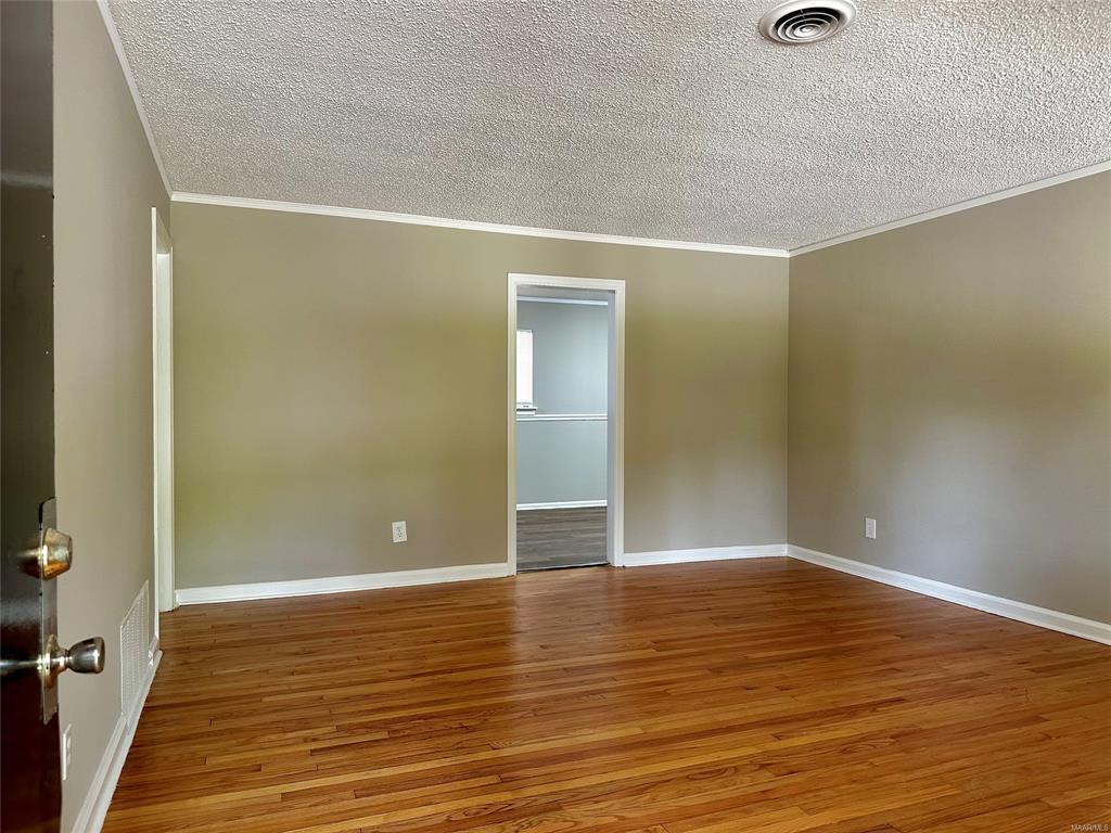 Building Photo - 1009 Rosedale Dr