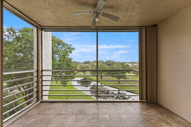 Building Photo - 9470 Poinciana Pl