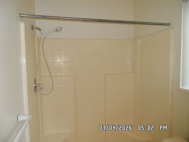 Building Photo - 3 Bedrooms, 1.75 Bathrooms, 2 Car Garage, Fully Fenced, Central Air & Heat, Large Lot, Wood Flooring