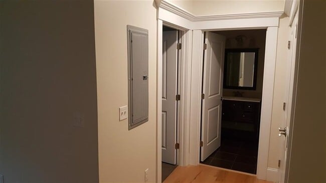 Building Photo - 2 Silver St