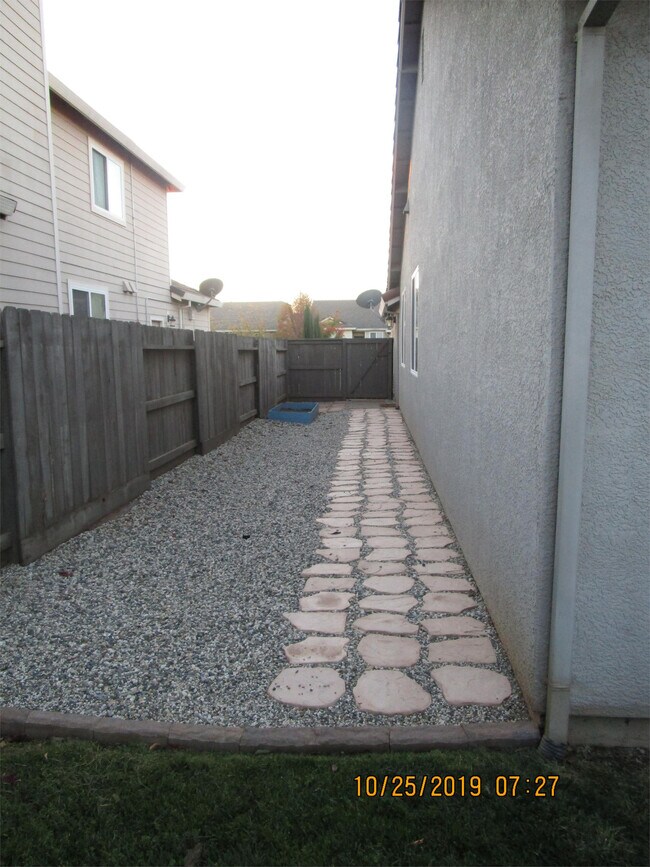 Building Photo - 2065 Stone Wood Loop