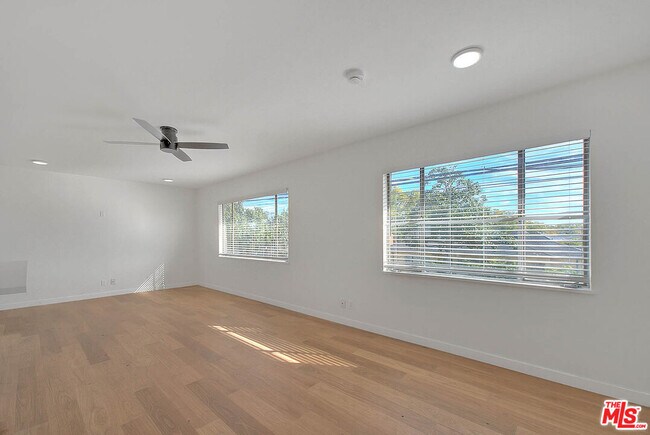 Building Photo - 3701 Coliseum St