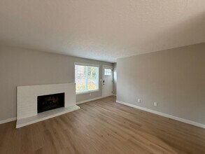 Building Photo - 5117 SW 62nd Ave