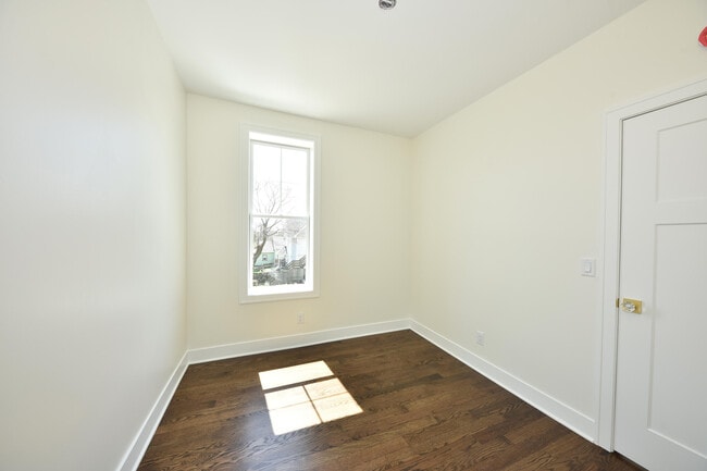 Building Photo - 104 E Prospect St