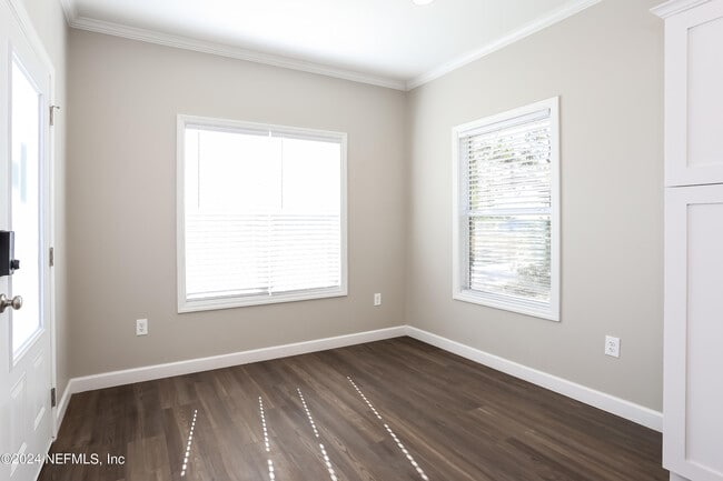 Building Photo - 2119 Lewis St