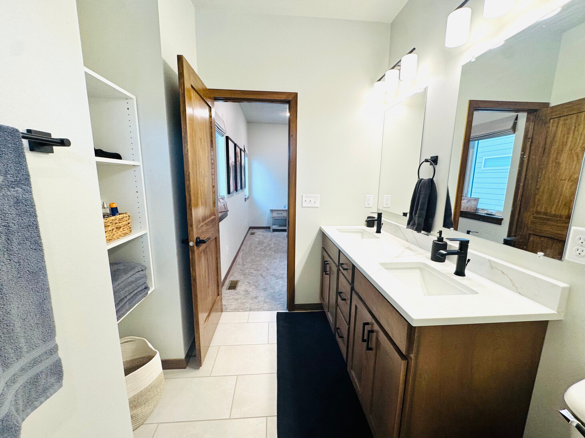 Building Photo - 5513 S Dubuque Ave