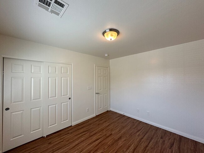 Building Photo - WOODBRIDGE AT PINNACLE PEAKS