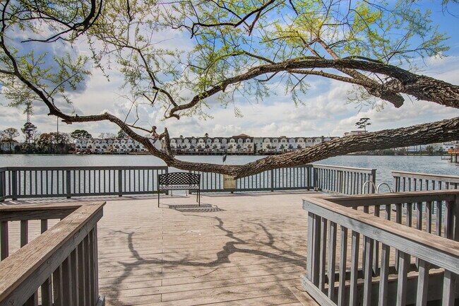 Building Photo - 4902 Lake Palmetto Ln