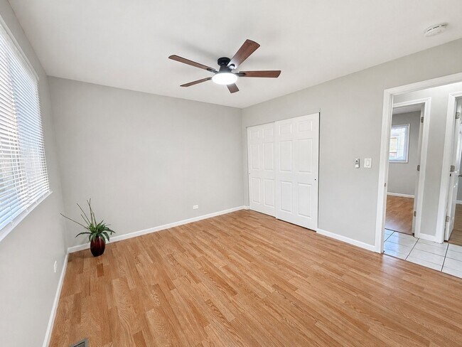 Building Photo - 6847 Hawthorne Ln