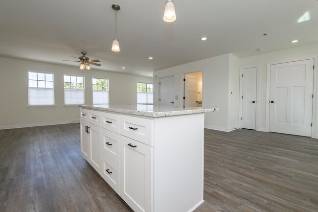 Building Photo - 204 Grand Ave