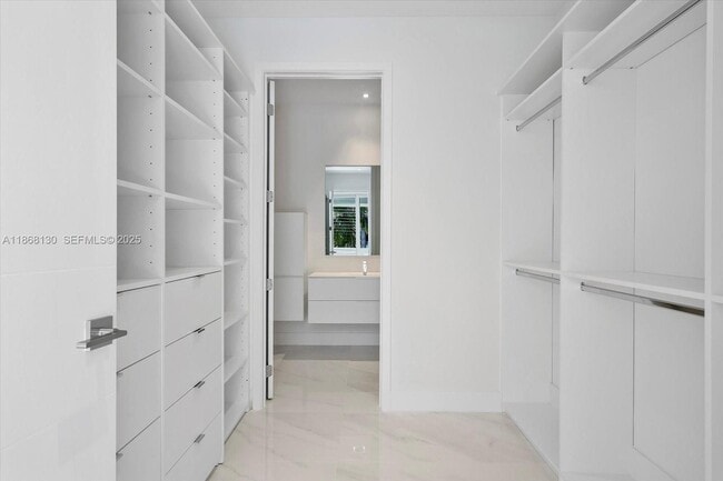 Building Photo - 3750 Yacht Club Dr