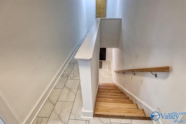 Building Photo - 1122 NE Wellman Ave