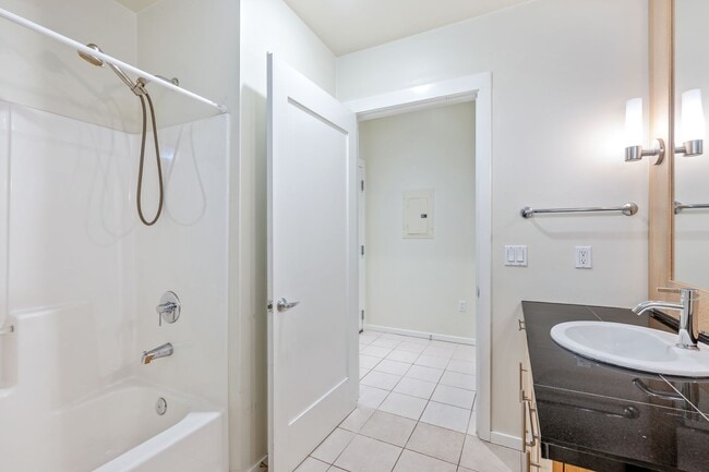 Building Photo - Beautiful Studio in Belltown