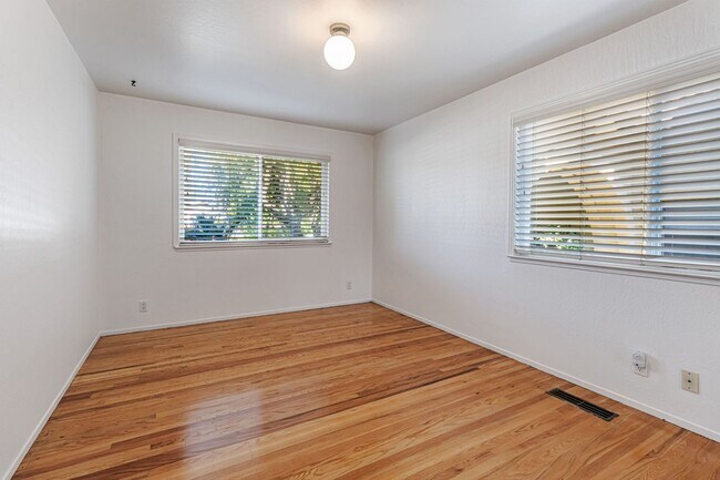 Building Photo - Spacious Saratoga Home with Great Outdoor ...