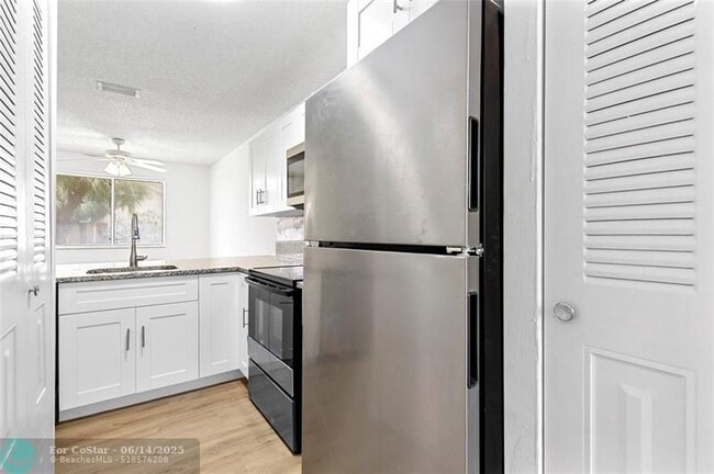Building Photo - 1084 Coral Club Dr