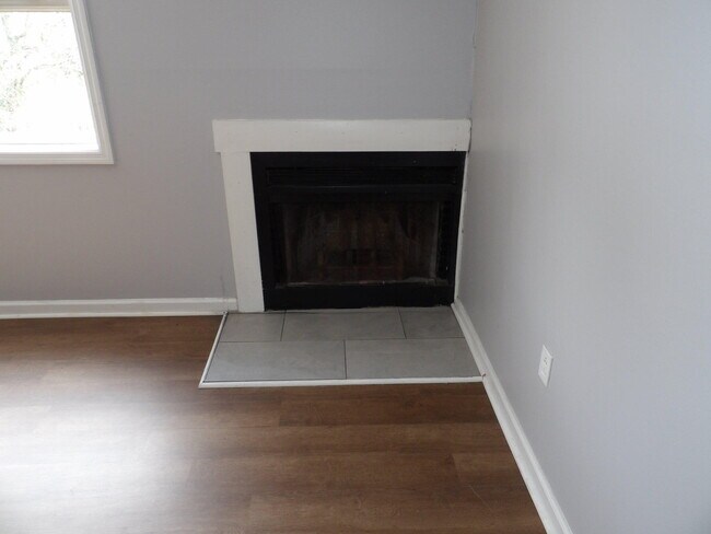 Building Photo - 902 Plaza Dr