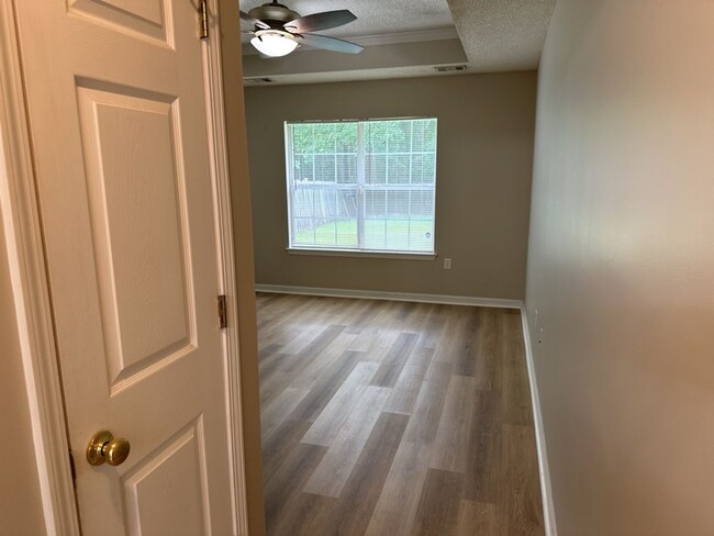 Building Photo - 247 Laurel Hill Cir
