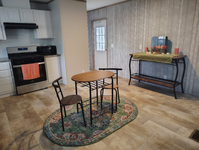 Building Photo - 2220 Montague Ave